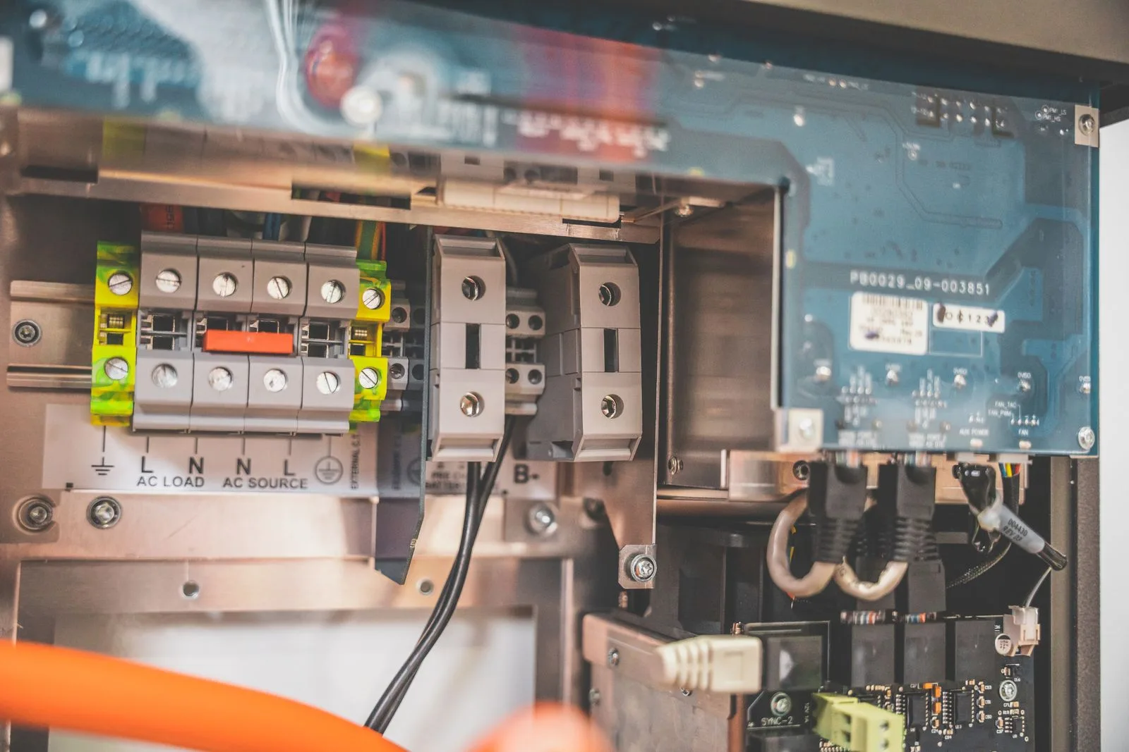 Invertor fotovoltaic: cum se alege corect