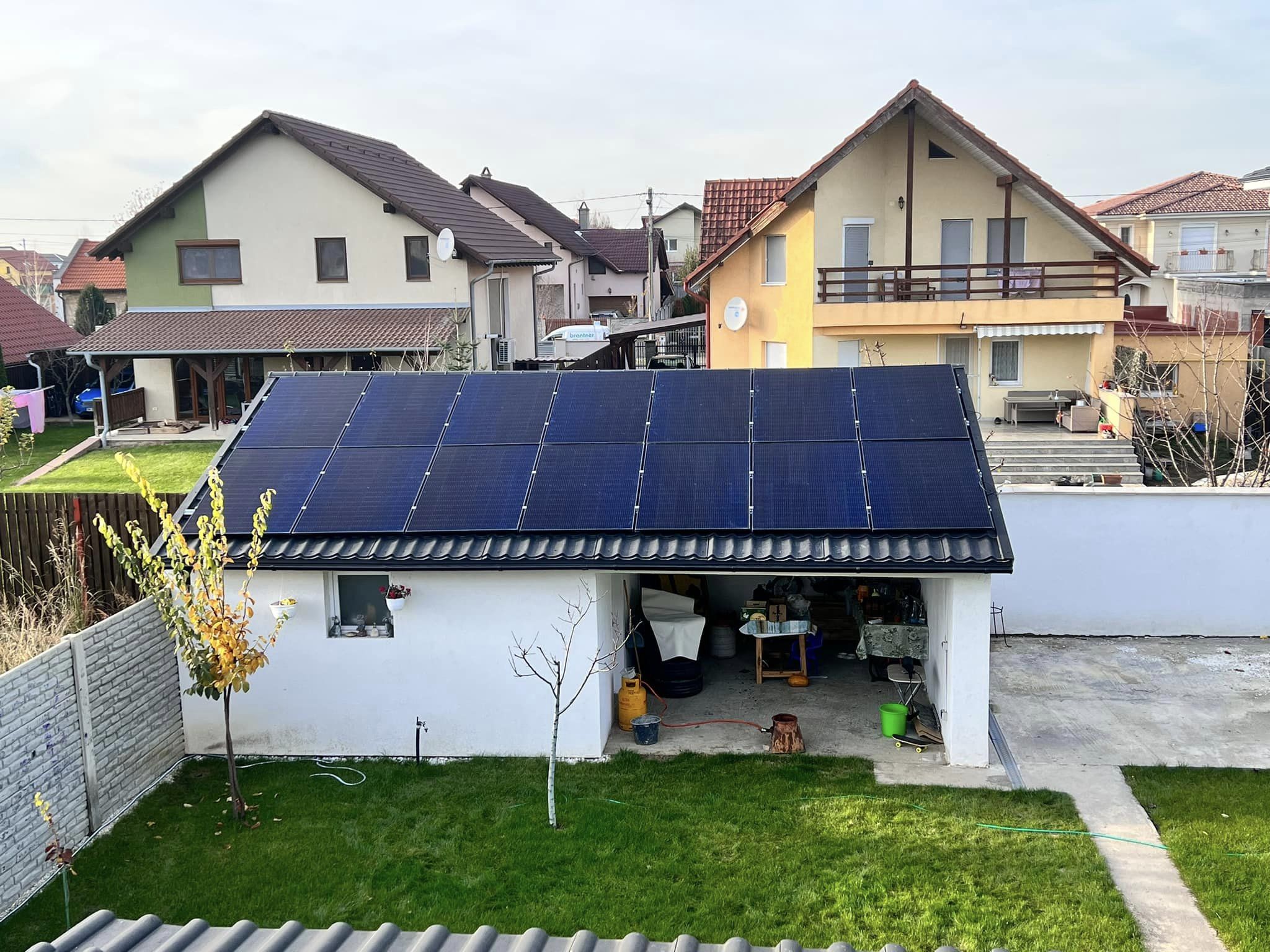 Sistem 10 kW trifazic hibrid