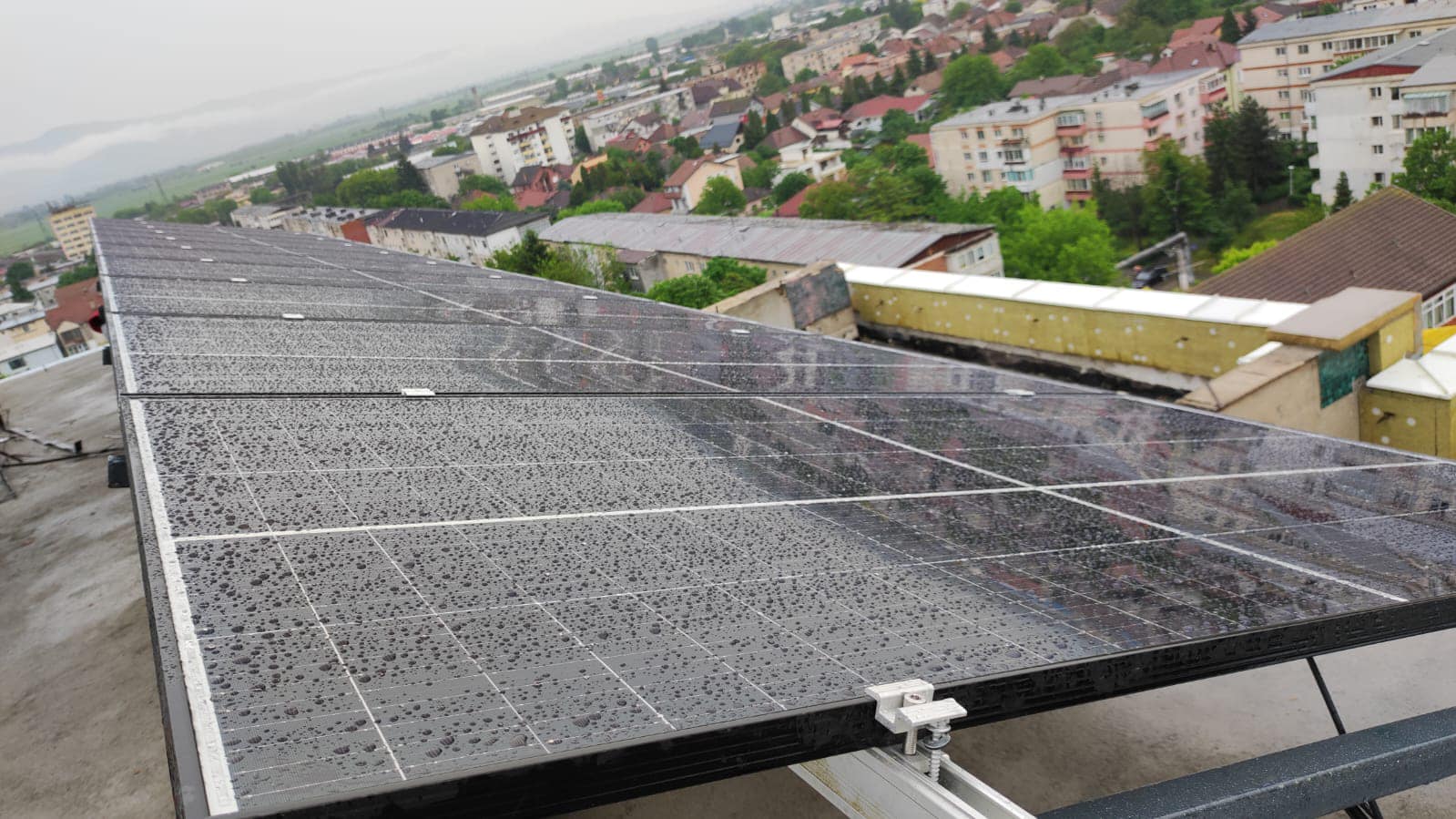 Sistem 6 kW trifazic hibrid