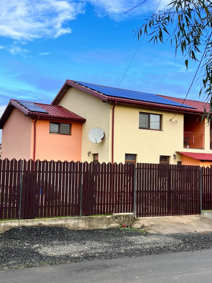 Sistem 8 kW trifazic hibrid